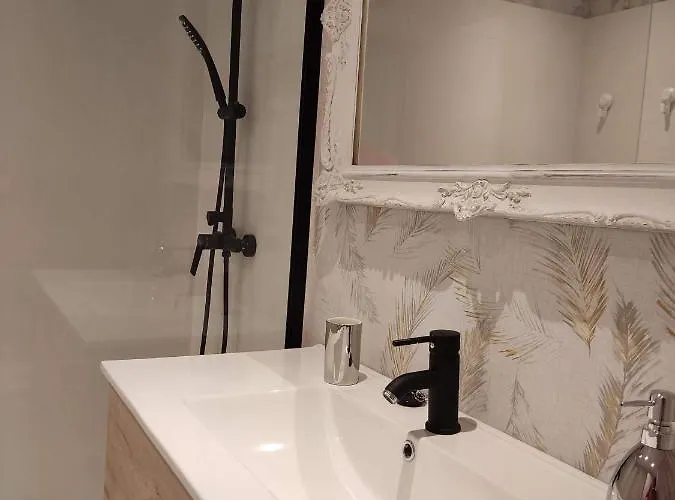 Acogedor Junto A La Plaza * Villasana de Mena