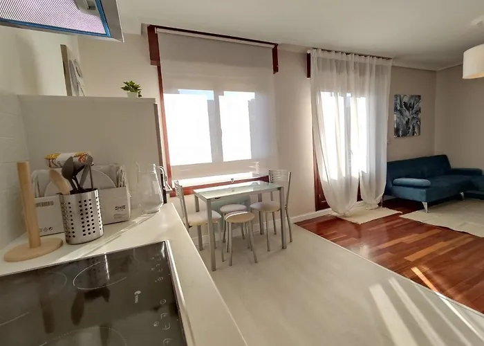 Acogedor Junto A La Plaza דירה *