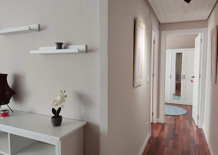 Acogedor Junto A La Plaza דירה *